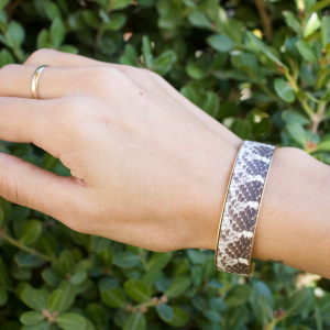 easy obsession cuff in ivory/grey
