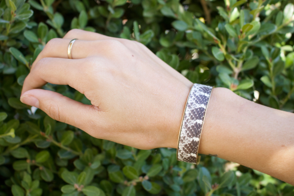 easy obsession cuff in ivory/grey