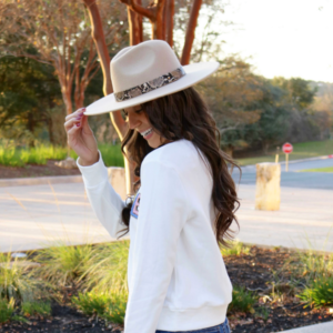 the tell all beige banded hat